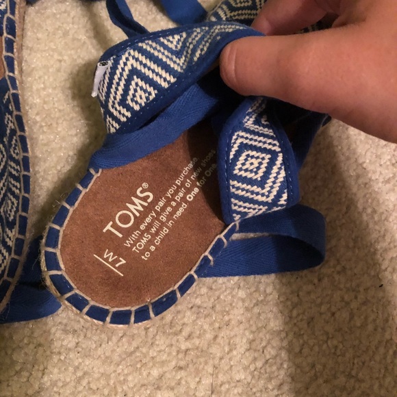 Toms - Picture 1 of 2